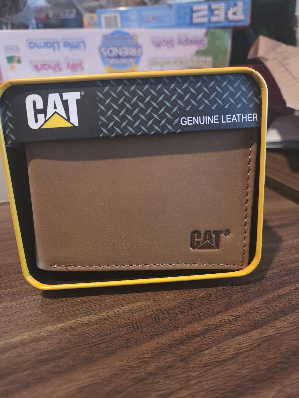 New CAT Caterpillar Mens Genuine Leather RFID Wallet Brown with Tin Case Father'